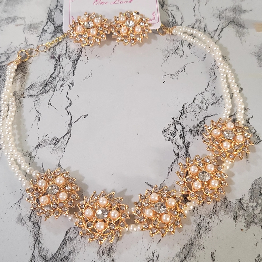 Pearl choker necklace with earrings